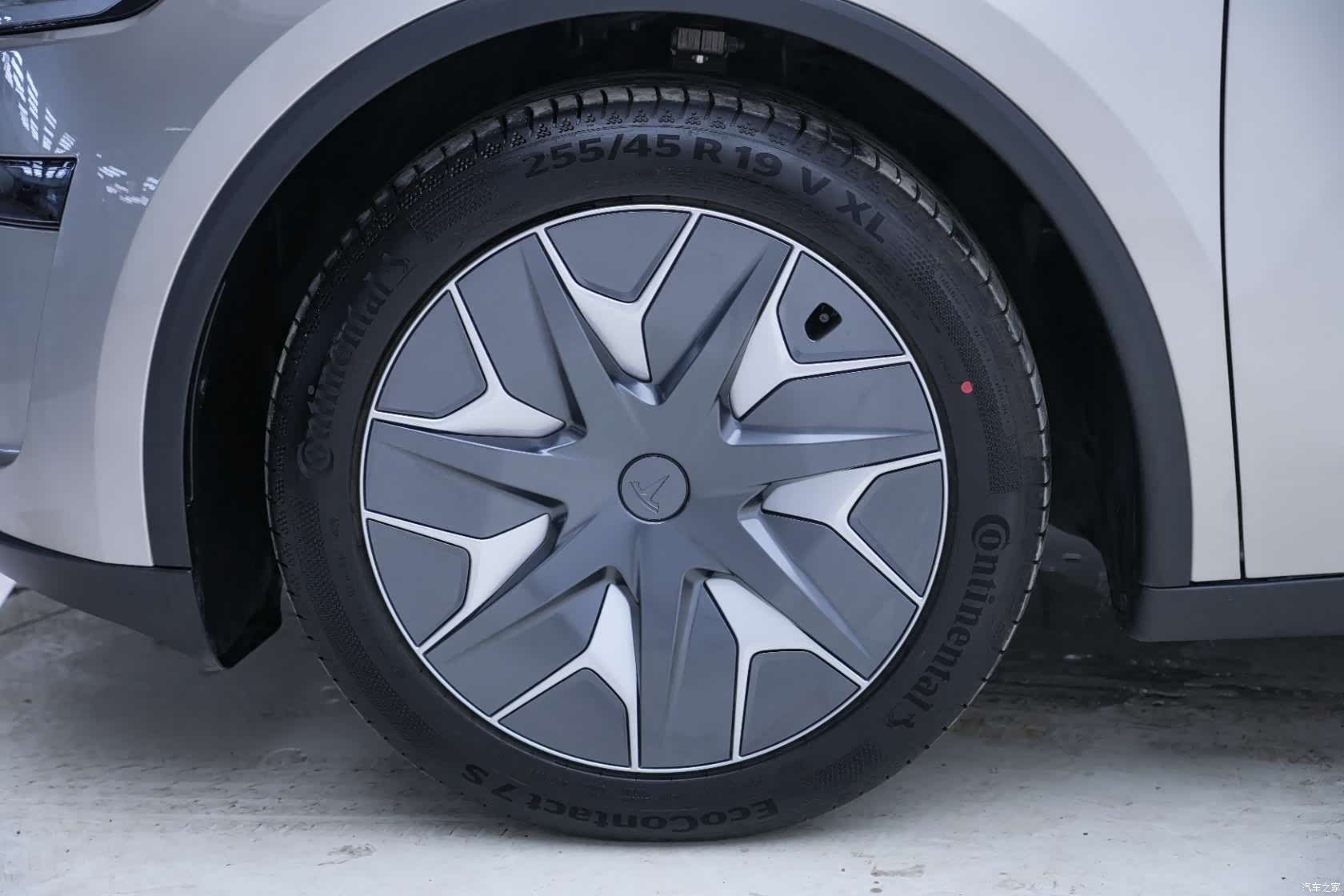 Tesla Model Y, 2026 9