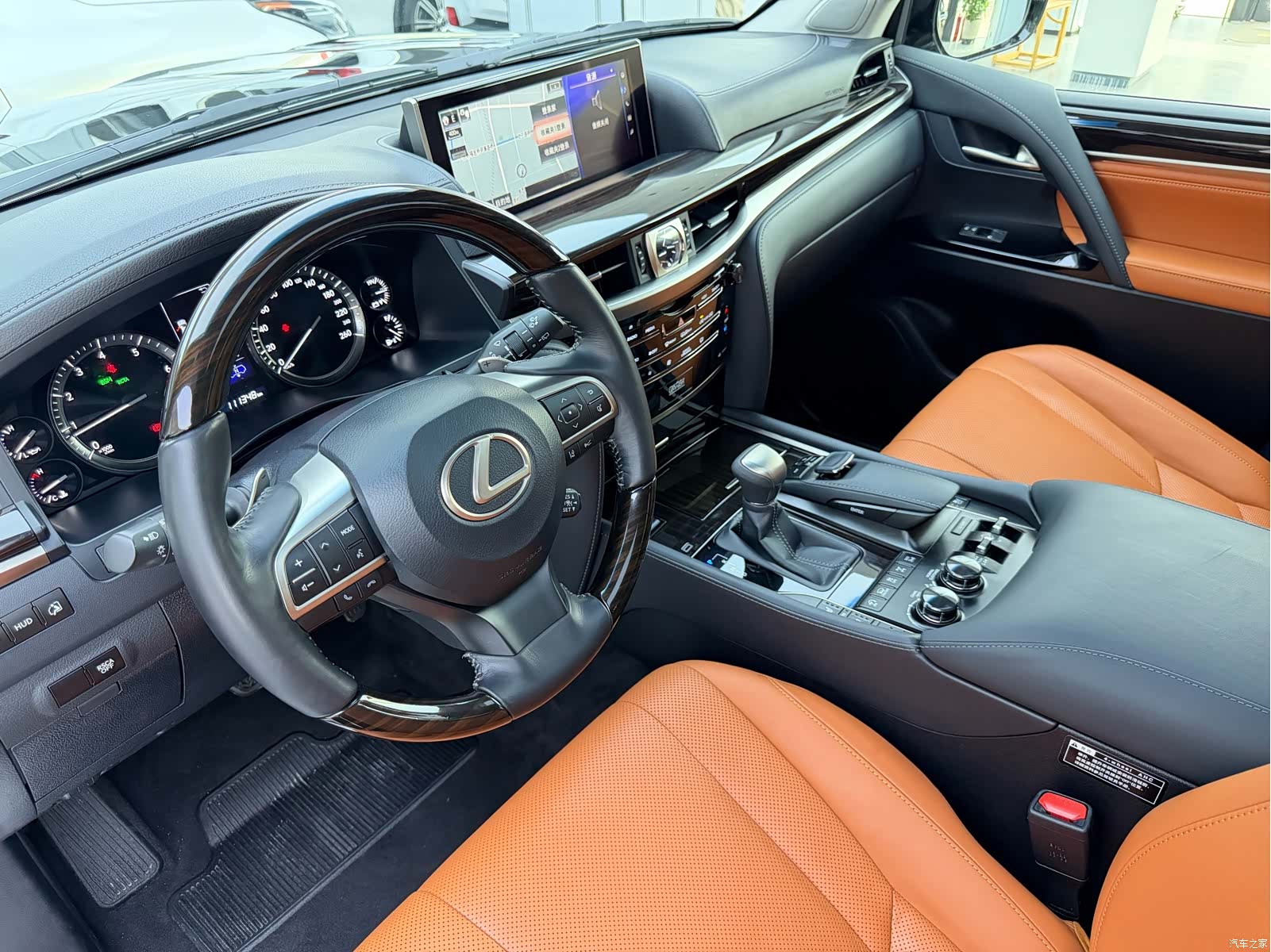 Lexus LX, 2019 14