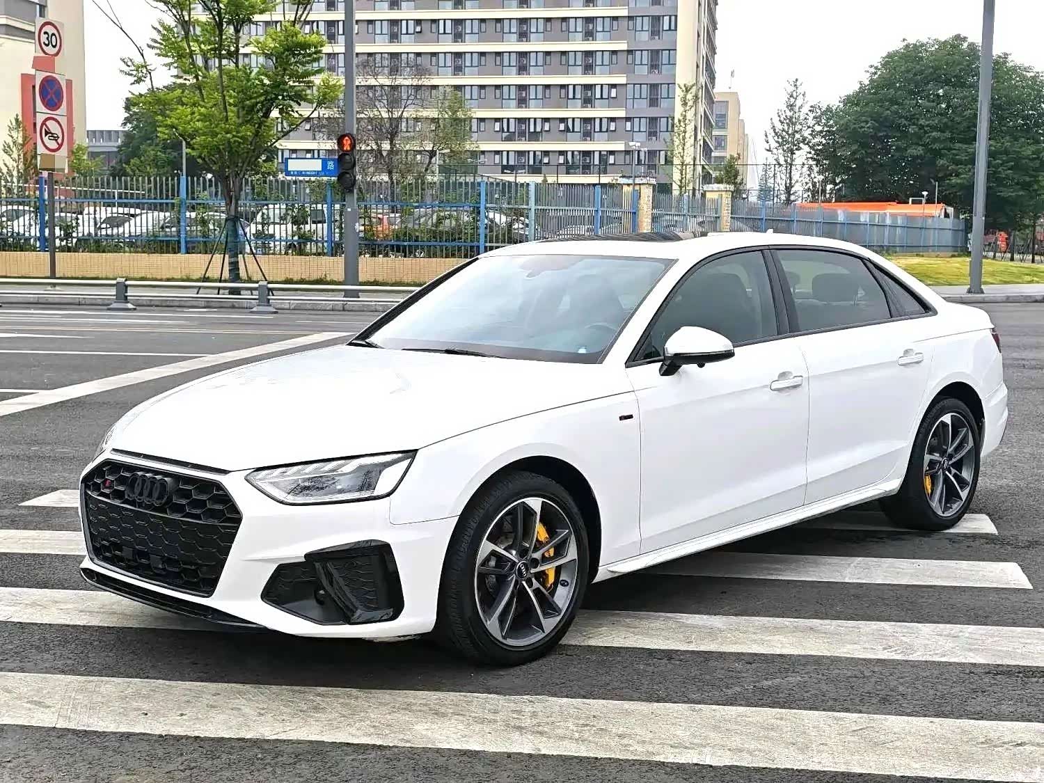 Audi A4L, 2021 1