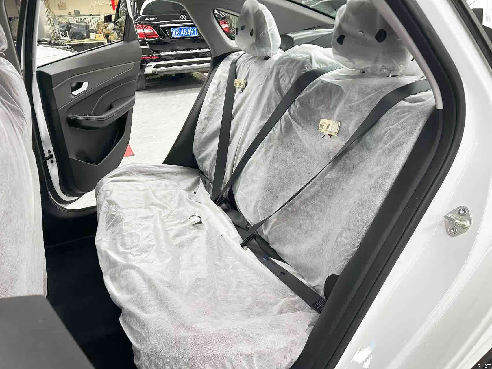 Geely Binray, 2025 13