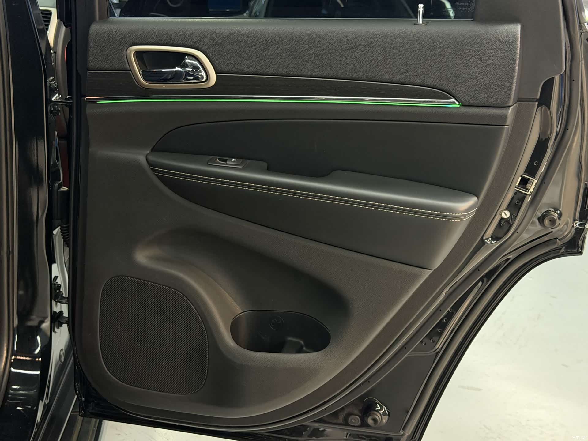 Jeep Grand Cherokee, 2016 14