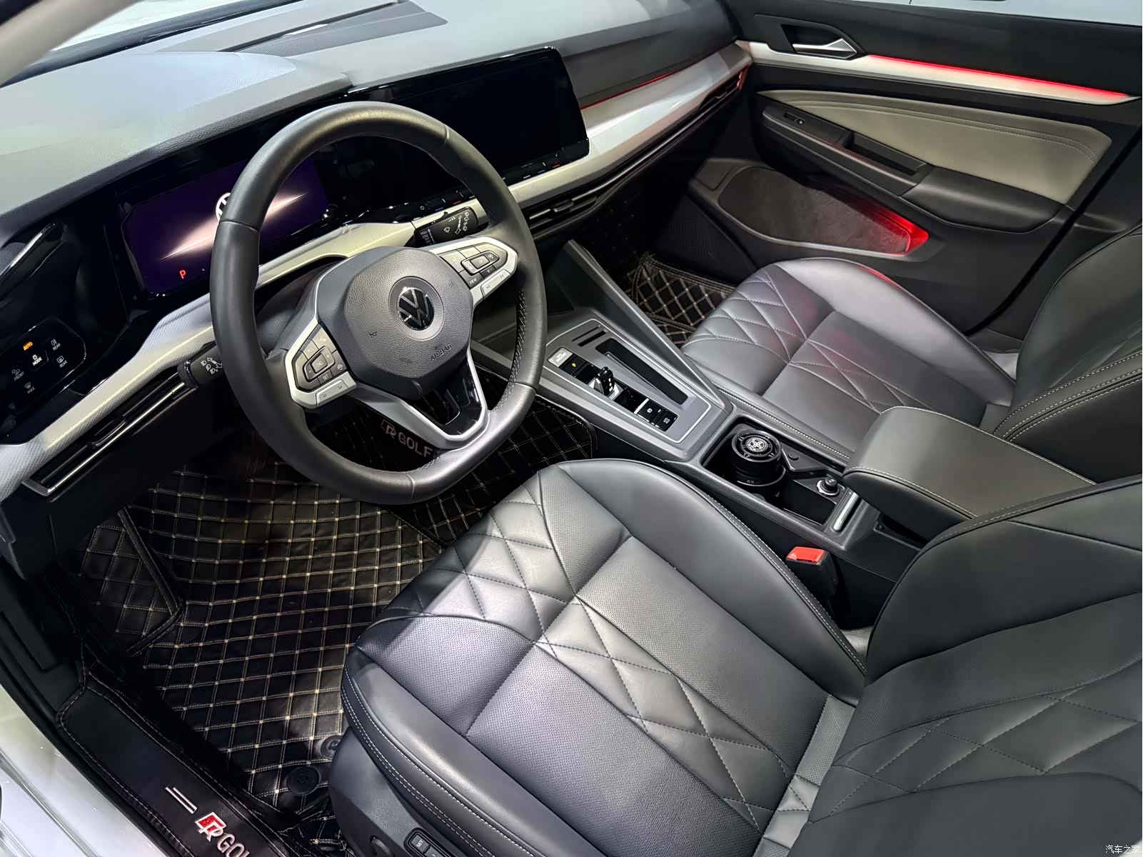 Volkswagen Golf, 2024 все фото
