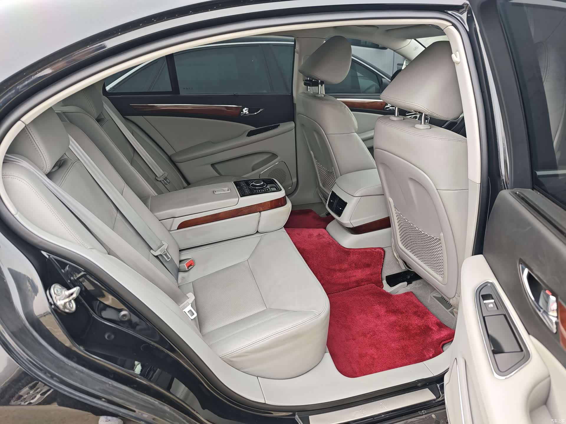 Hongqi H7, 2017 11