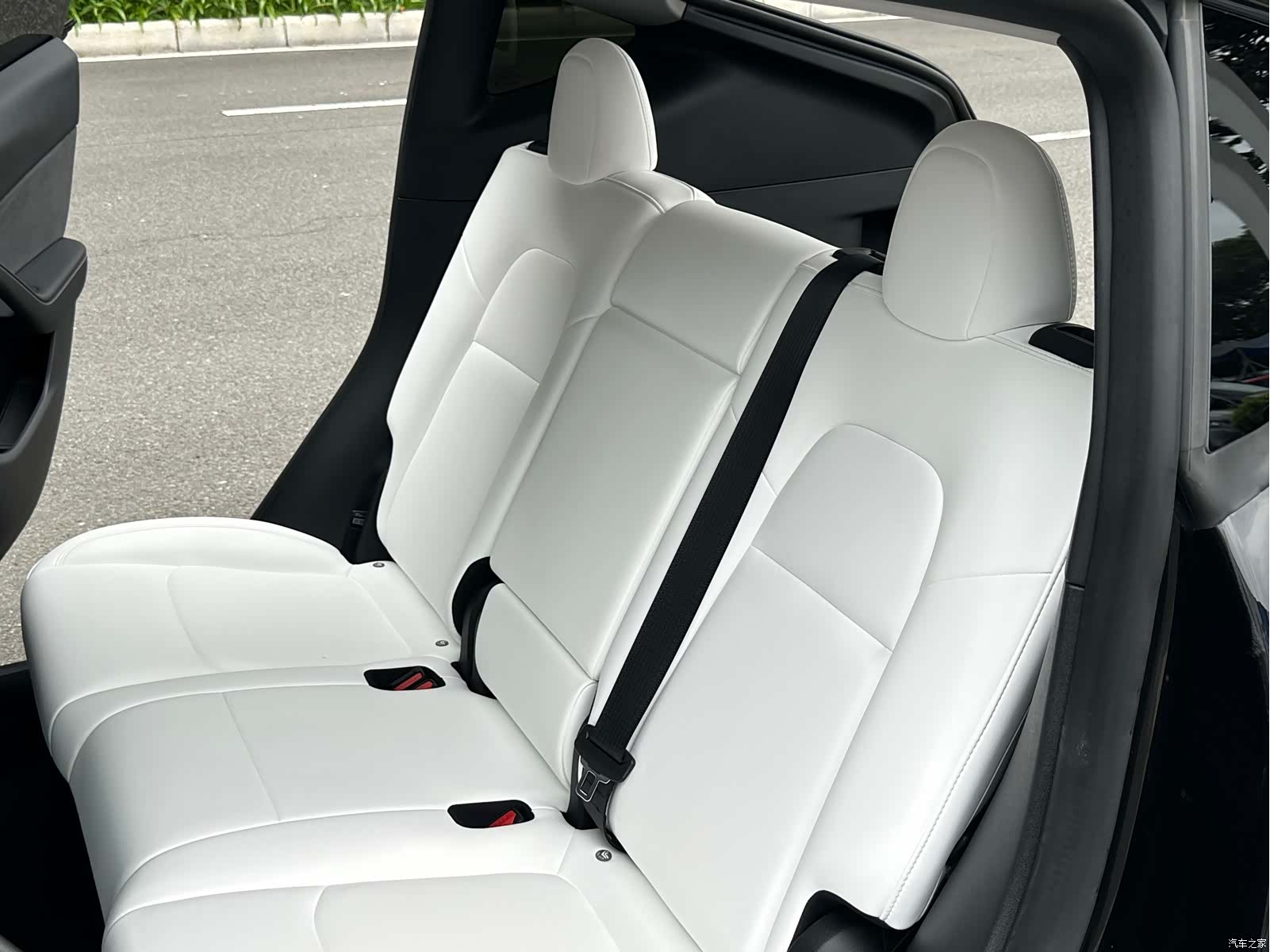 Tesla Model Y, 2023 15