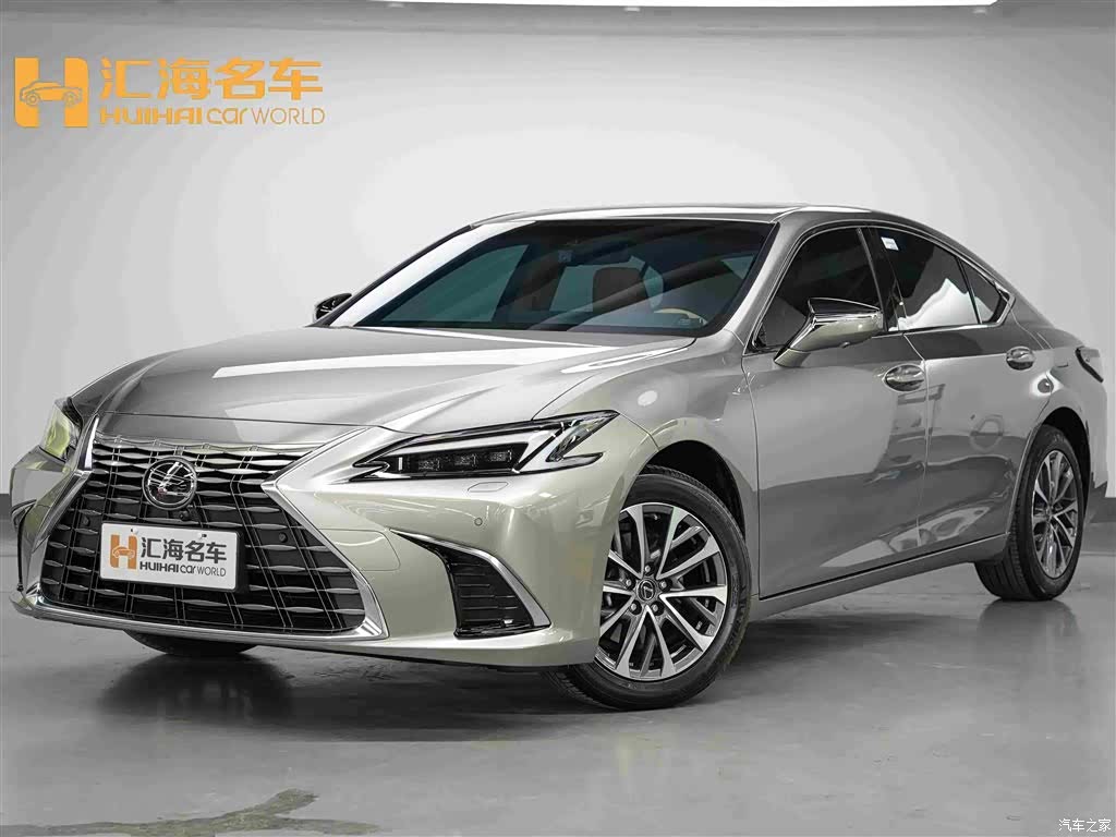 Lexus ES, 2025 1
