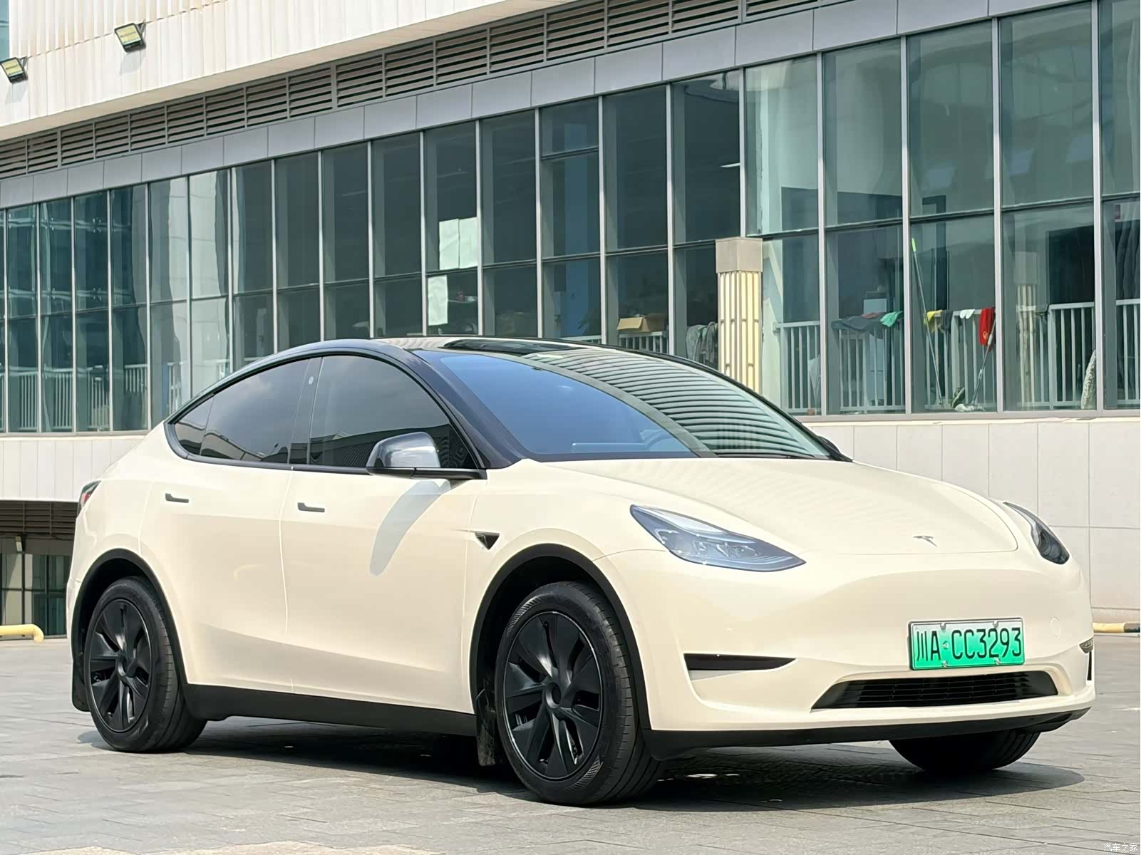 Tesla Model Y, 2023 3