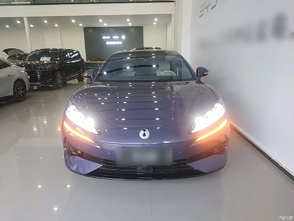 Denza Z9, 2025 3