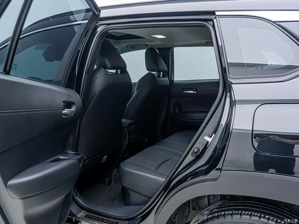 Toyota Frontlander, 2023 18