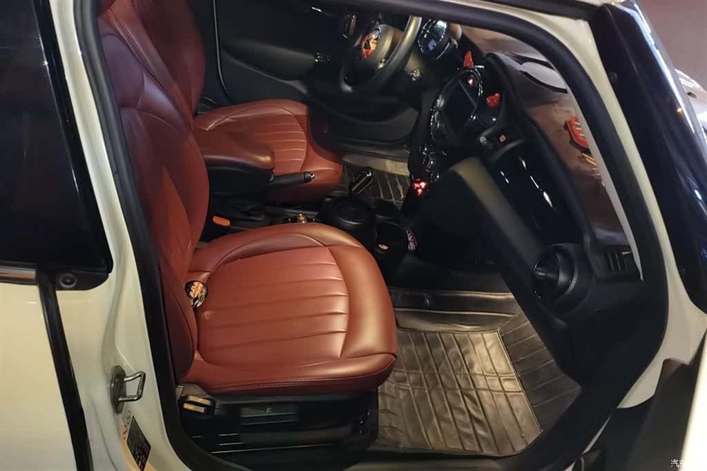 Mini ONE, 2019 8