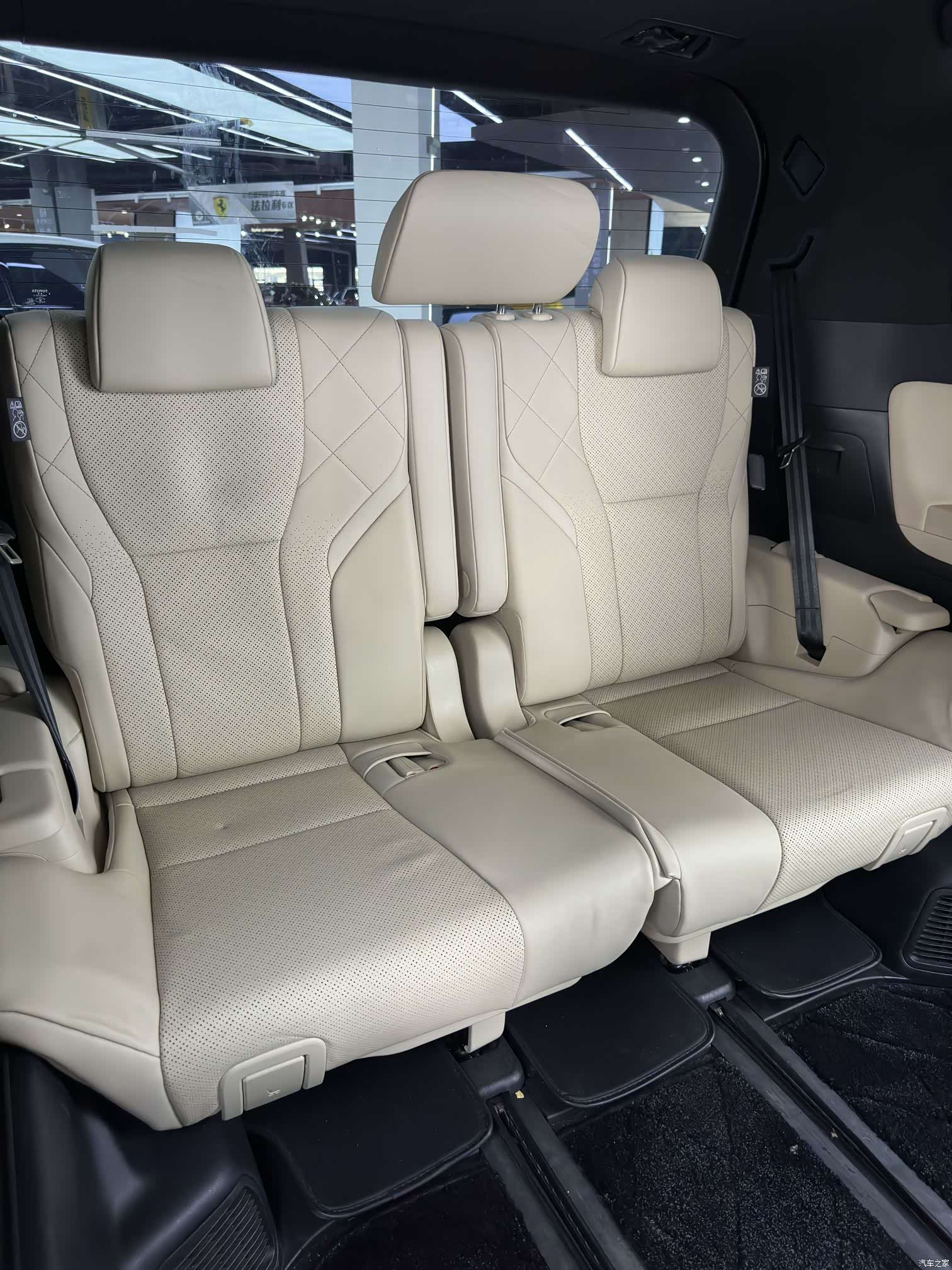 Toyota Alphard, 2024 28