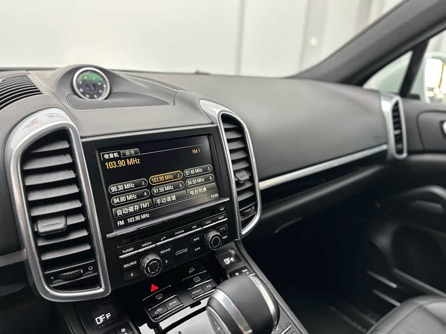 Porsche Cayenne 2015, фото 26