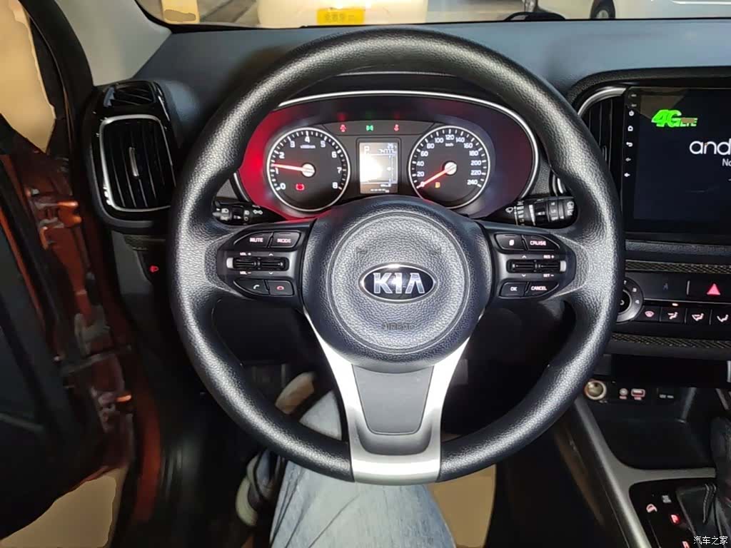 Kia KX3, 2015 11
