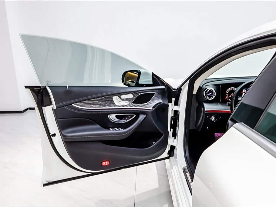 Mercedes-Benz CLS Mercedes-Benz CLS