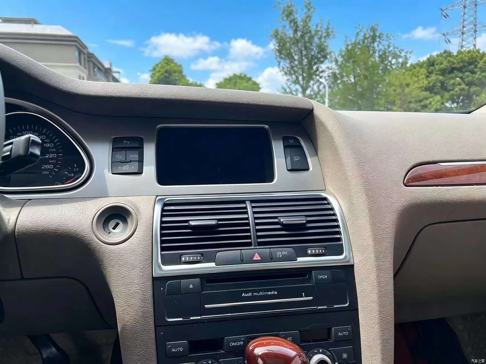 Audi Q7, 2011 13