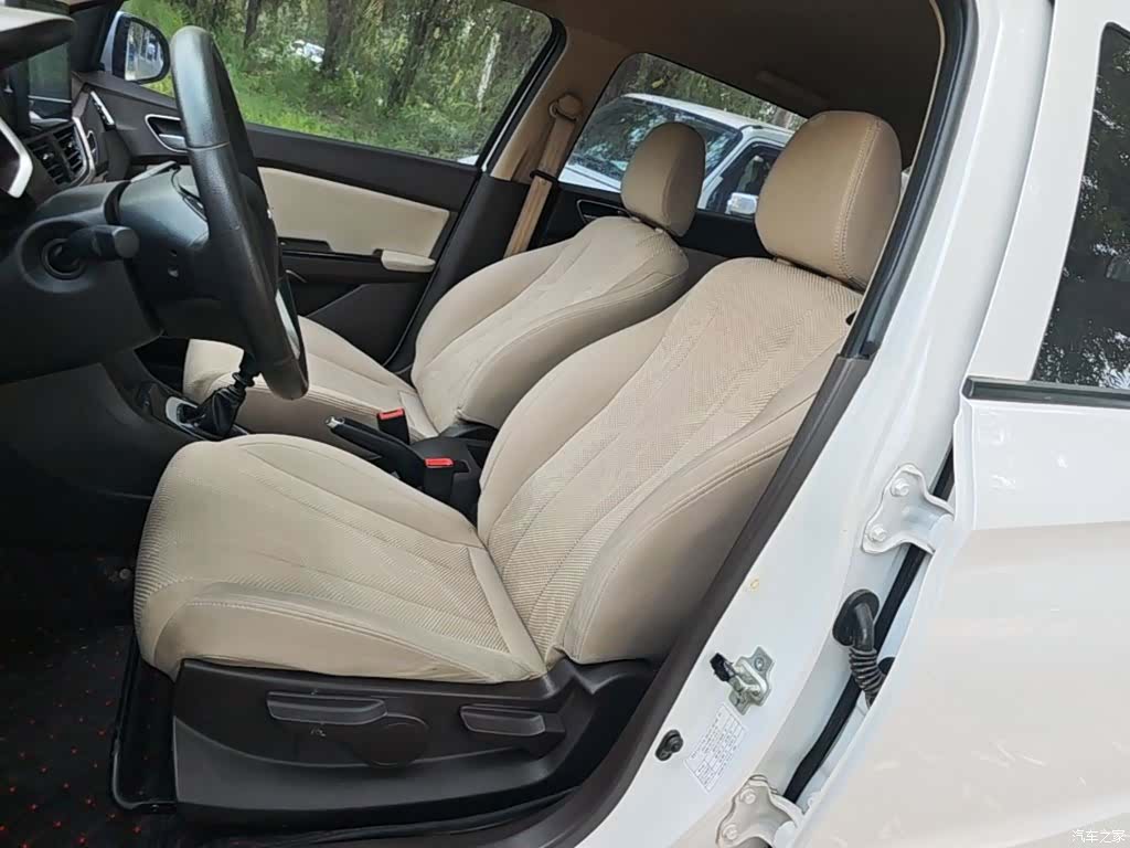 Wuling 310W, 2018 15
