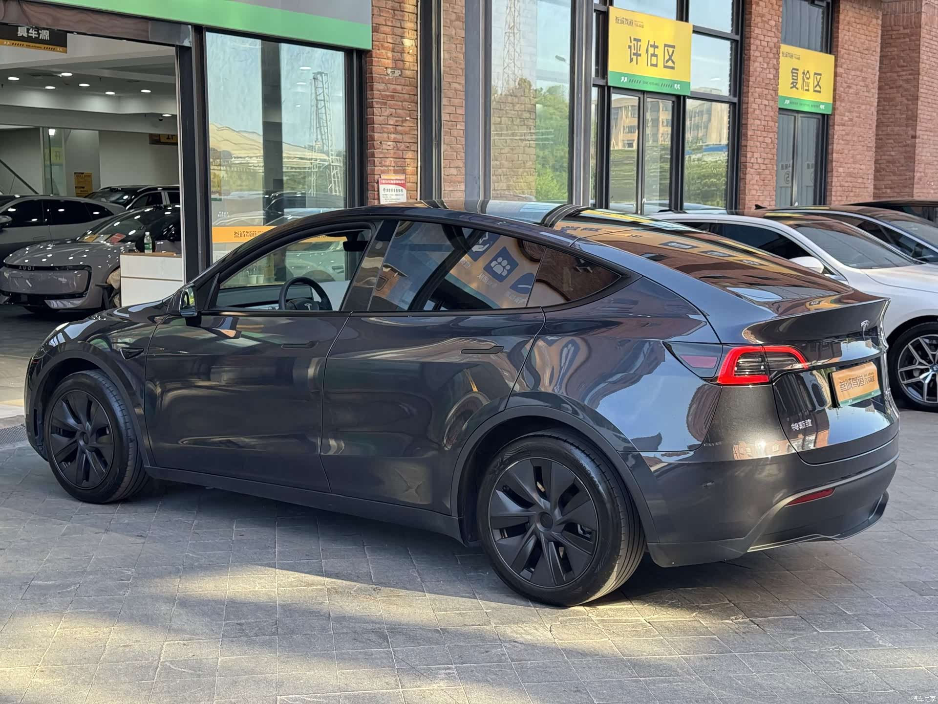 Tesla Model Y, 2024 6