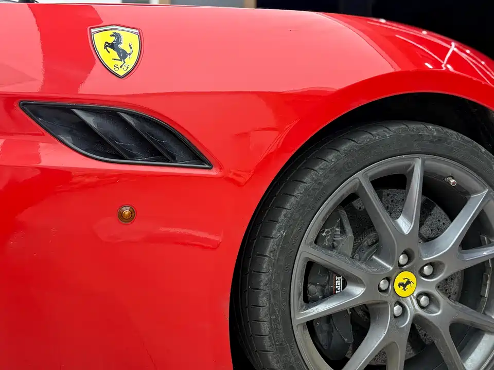 Ferrari California T