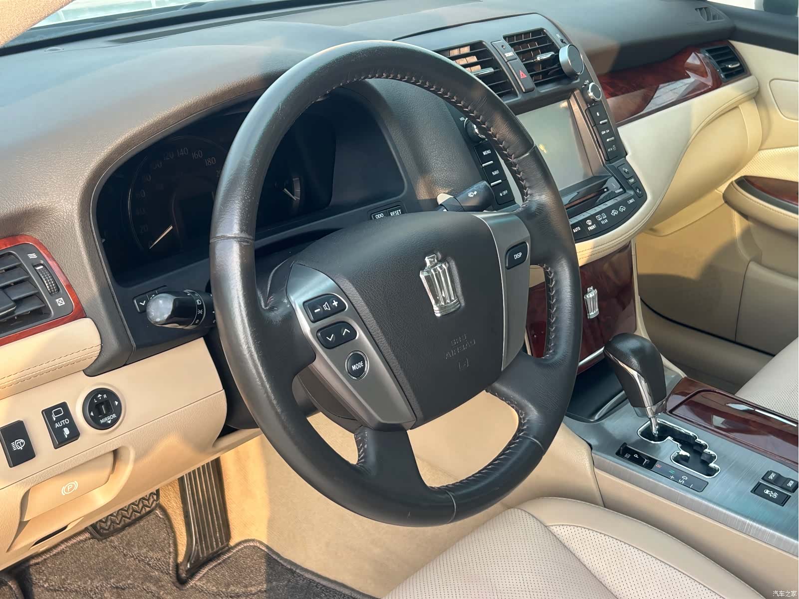 Toyota Crown, 2012 18