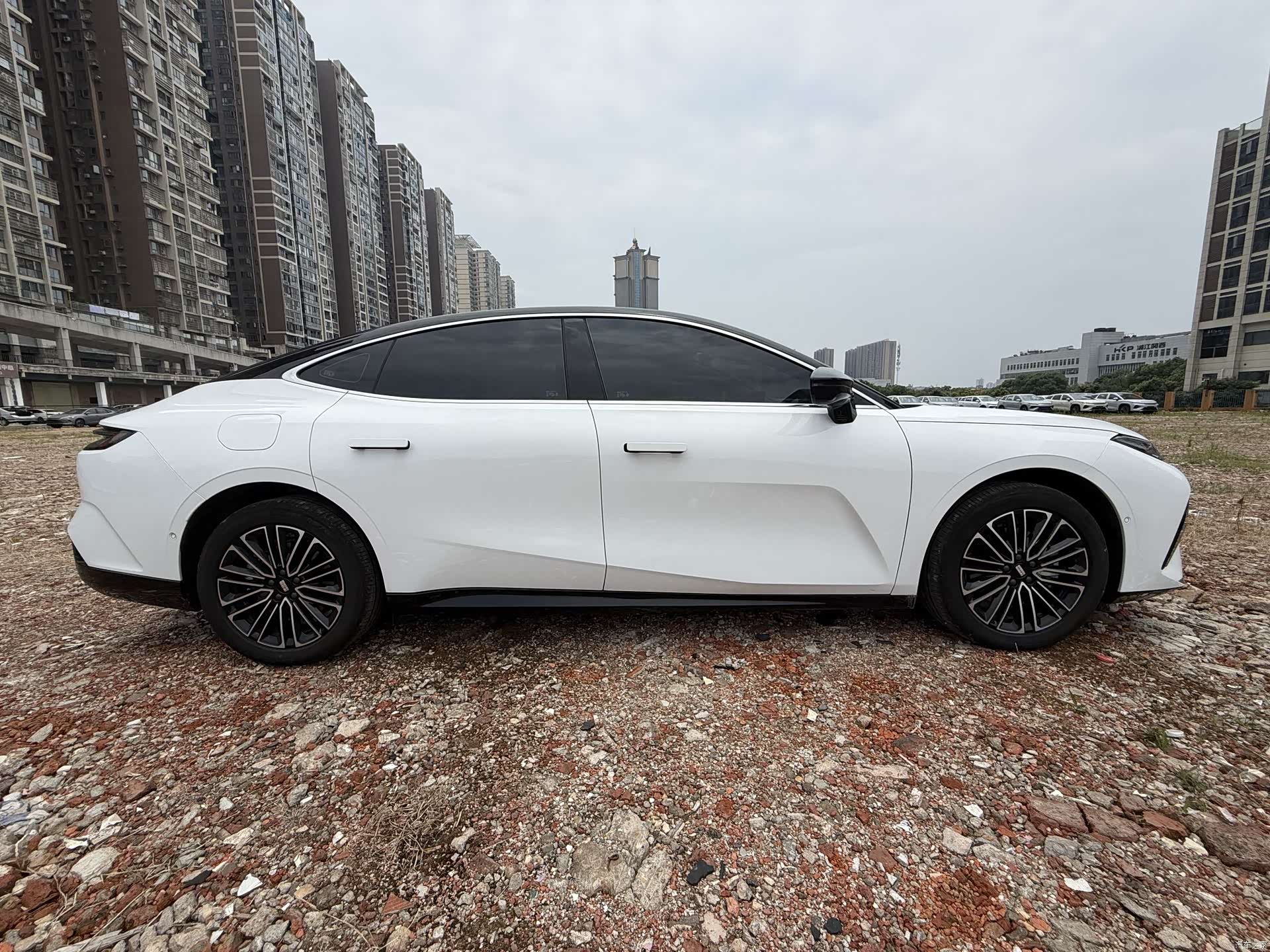 Geely 8, 2025 4