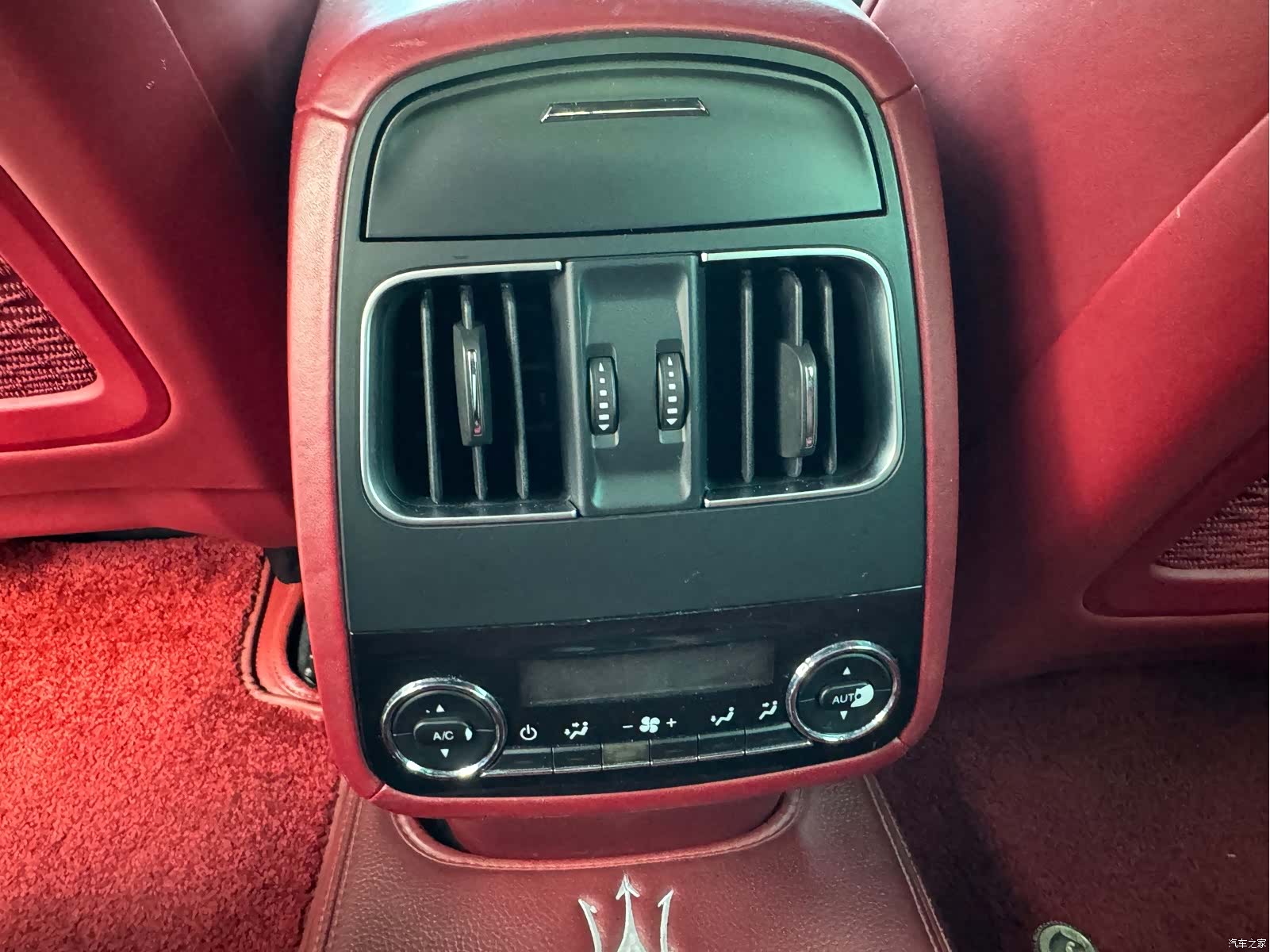 Maserati Levante, 2018 11