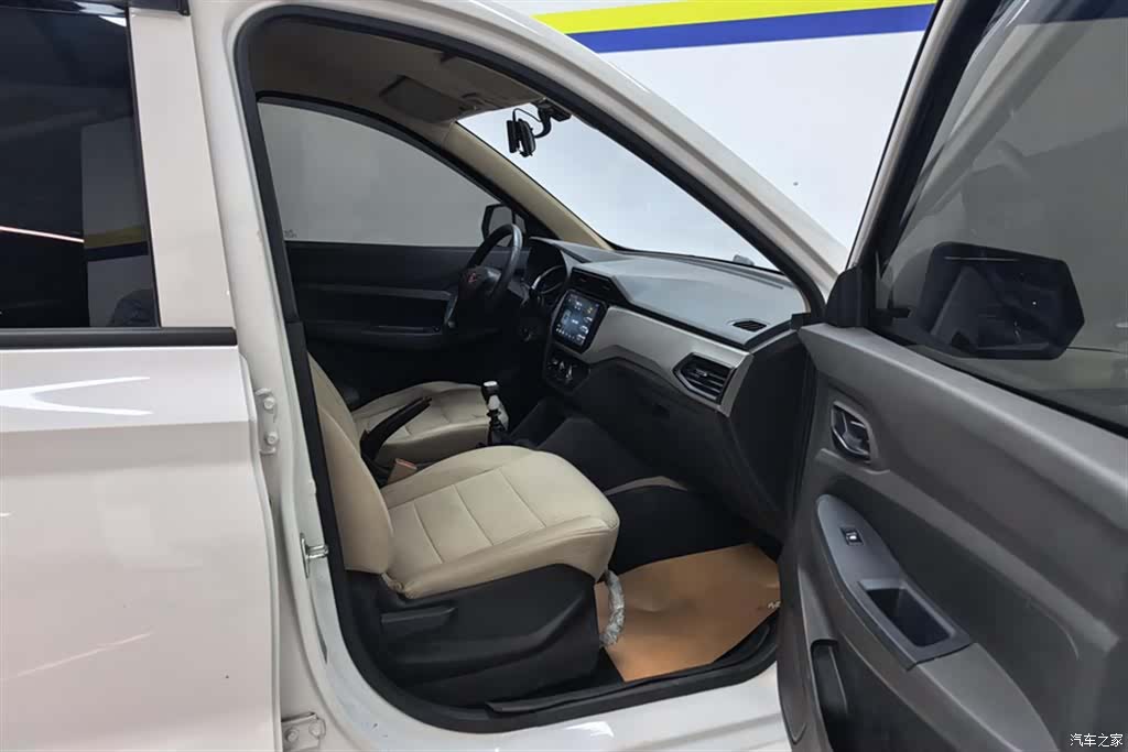 Wuling Hongguang, 2022 8