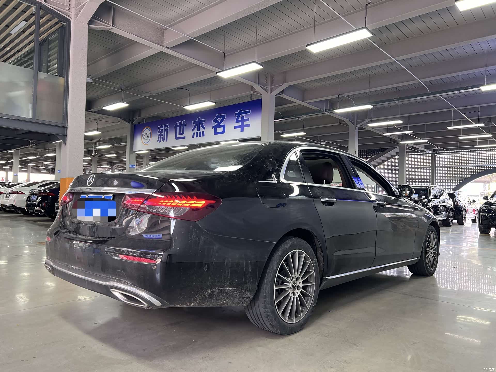 Mercedes-Benz E-Class, 2023 3