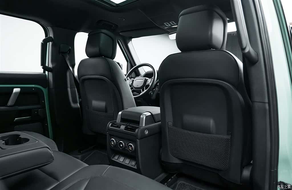 Land Rover Defender, 2023 25