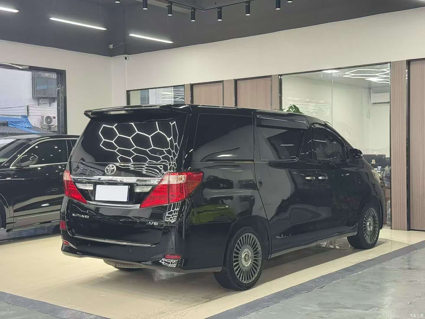 Toyota Alphard, 2012 7