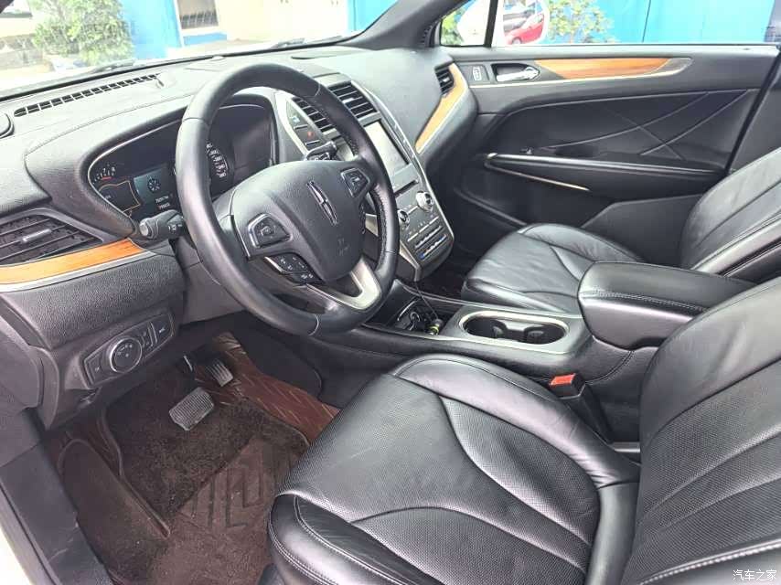 Lincoln MKC, 2015 12