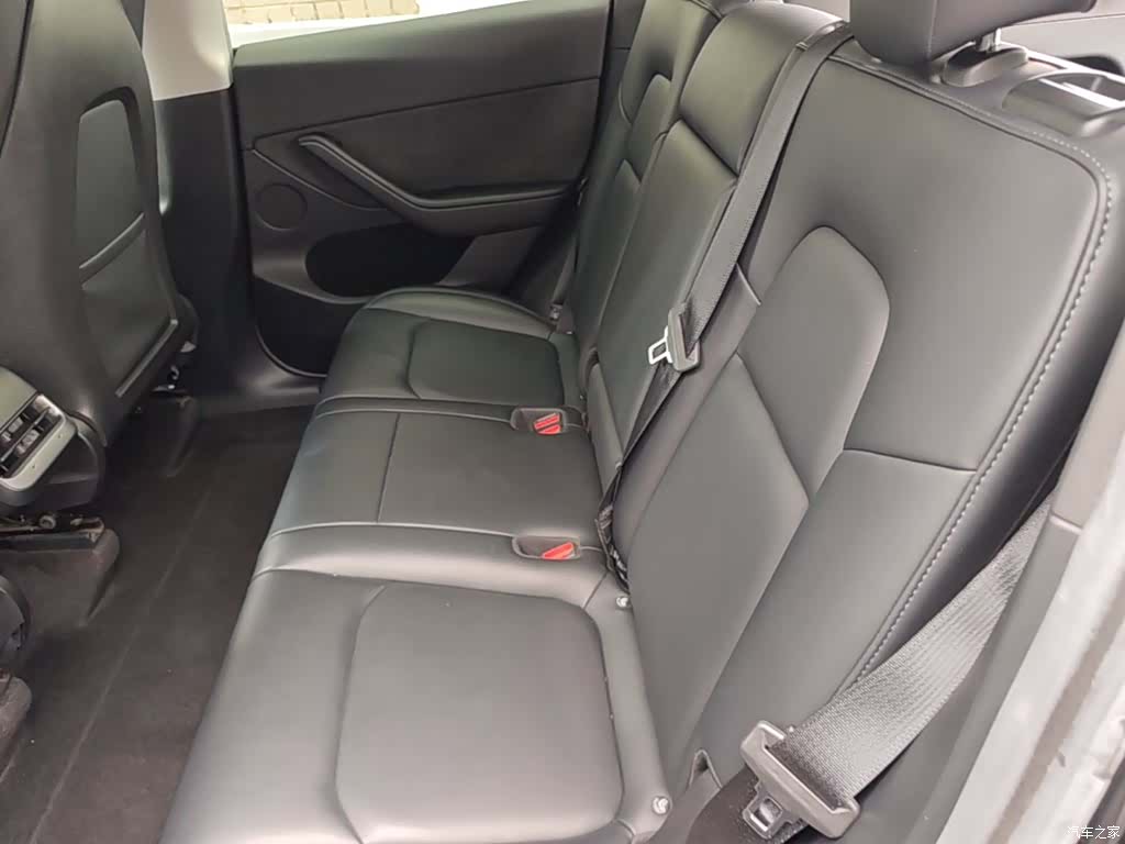 Tesla Model Y, 2022 17
