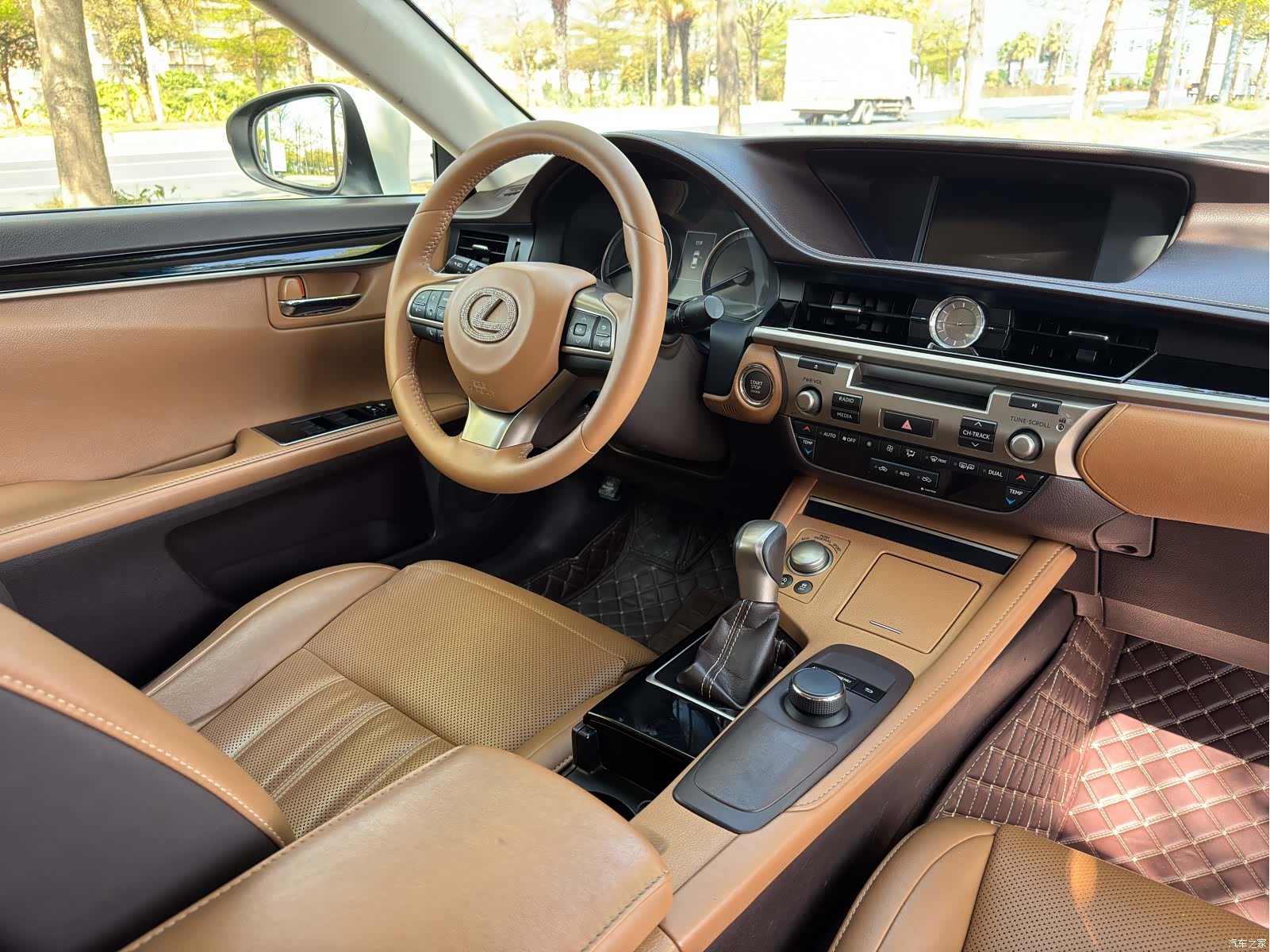 Lexus ES, 2017 11