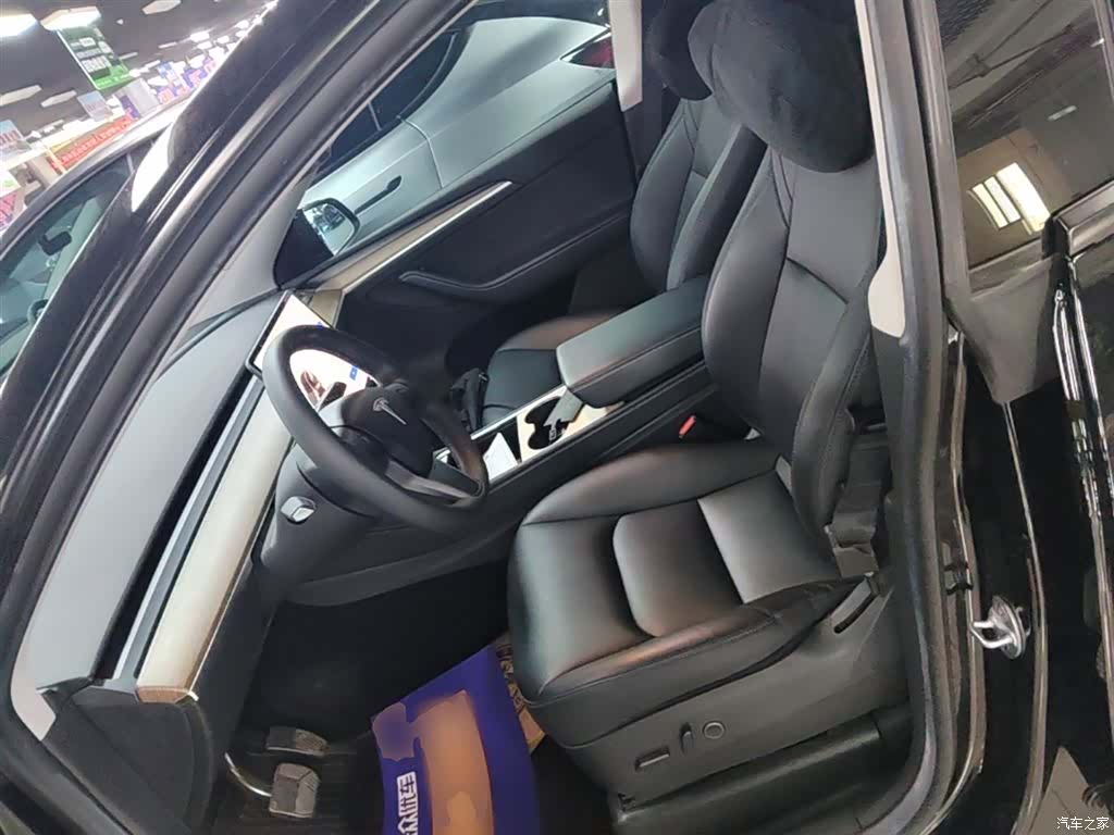 Tesla Model Y, 2023 15