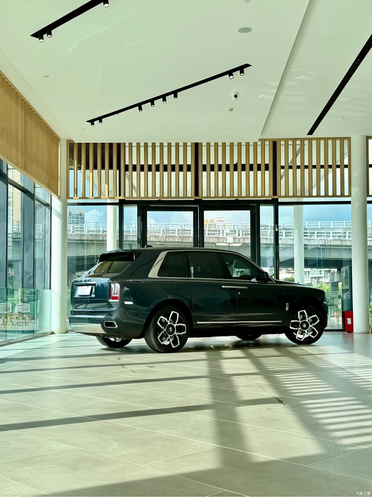 Rolls-Royce Cullinan, 2019 3