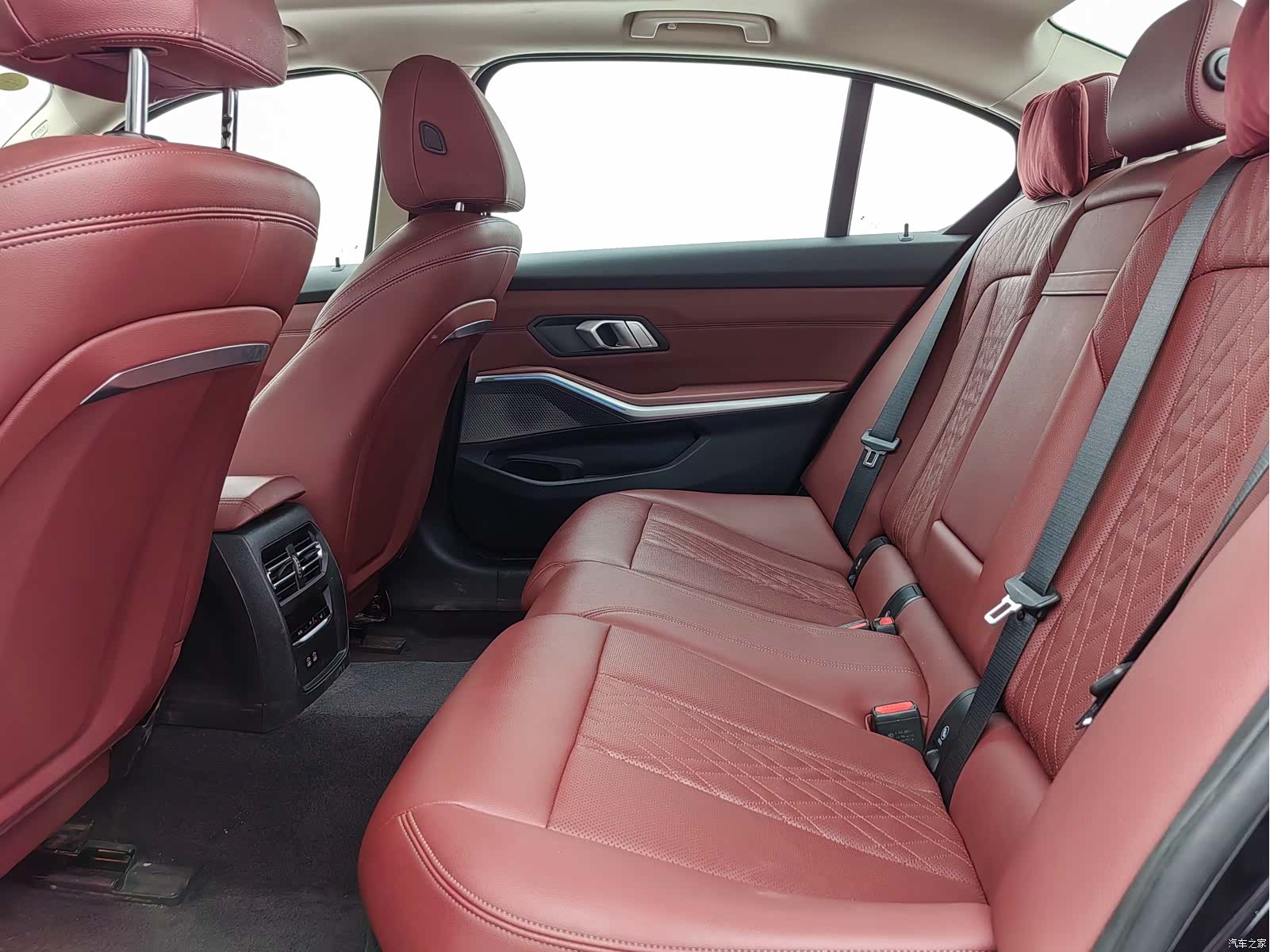 BMW i3, 2023 все фото