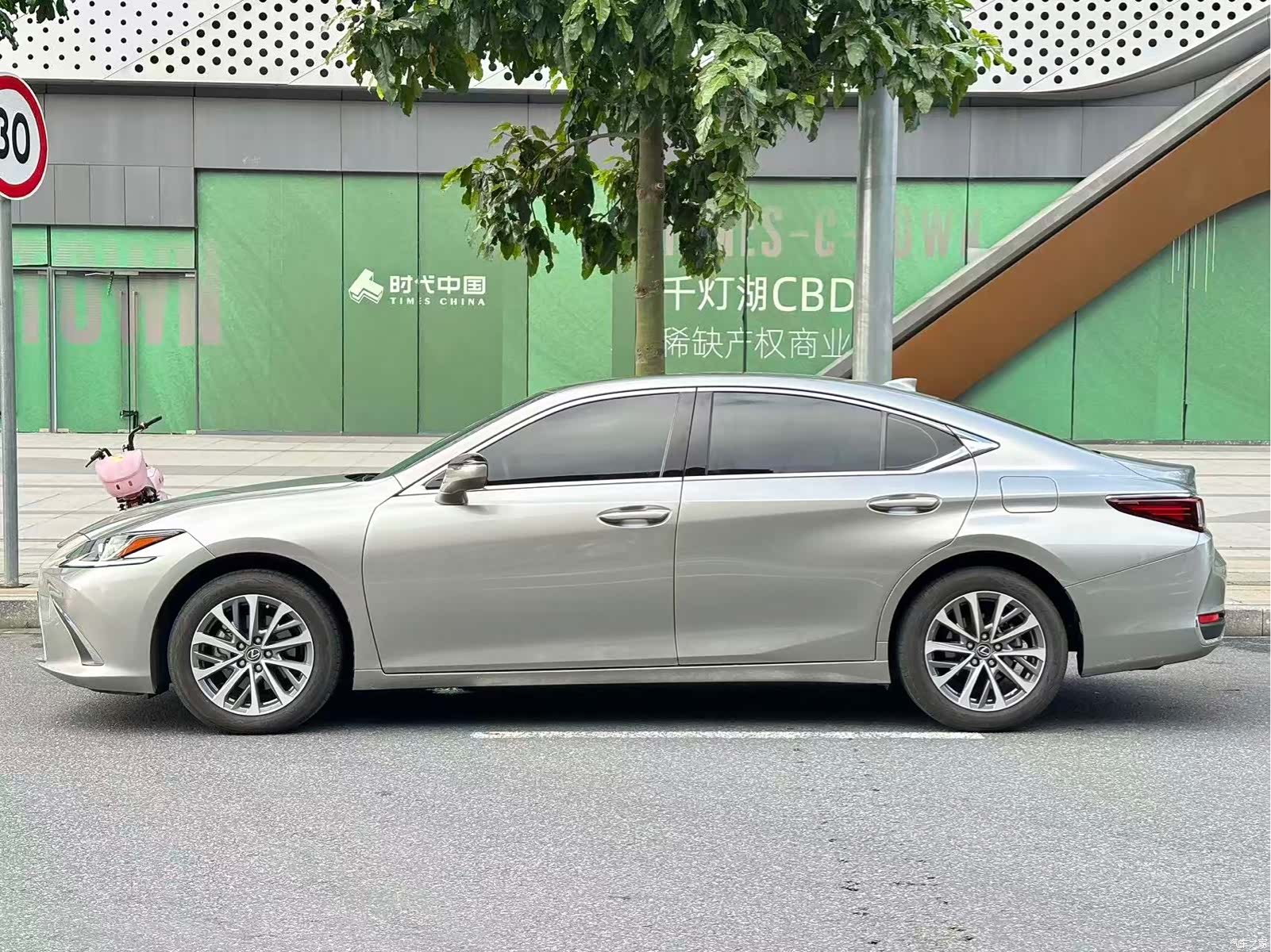 Lexus ES, 2024 3