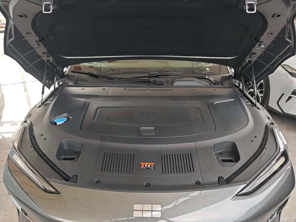 Geely E8, 2025 20