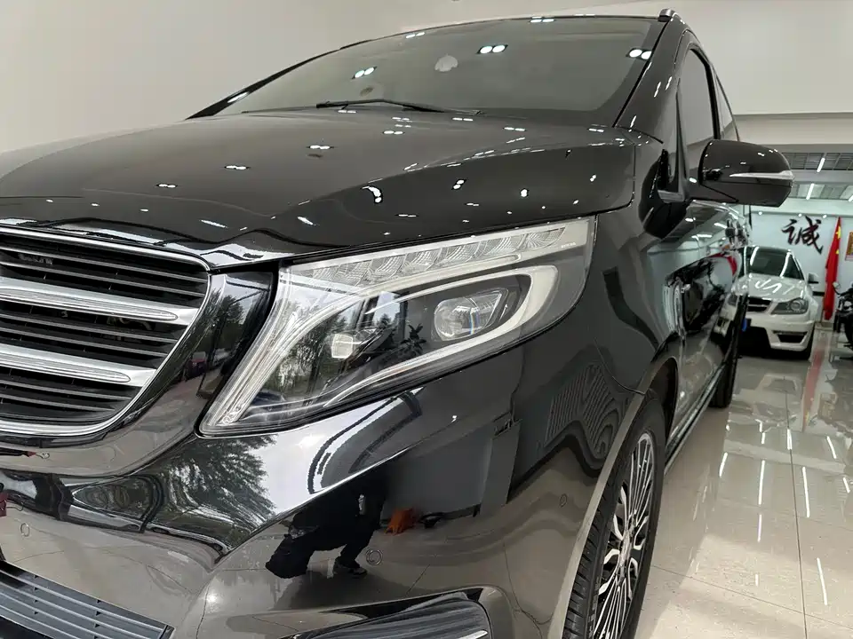 Mercedes-Benz V-class