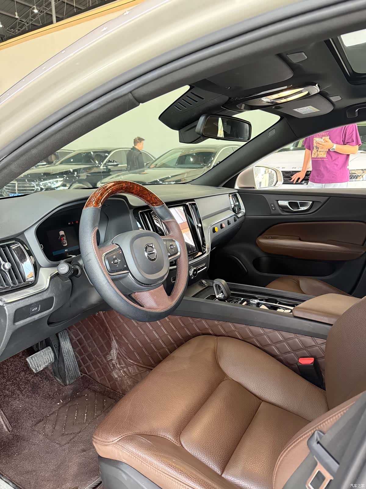 Volvo S60, 2023 все фото