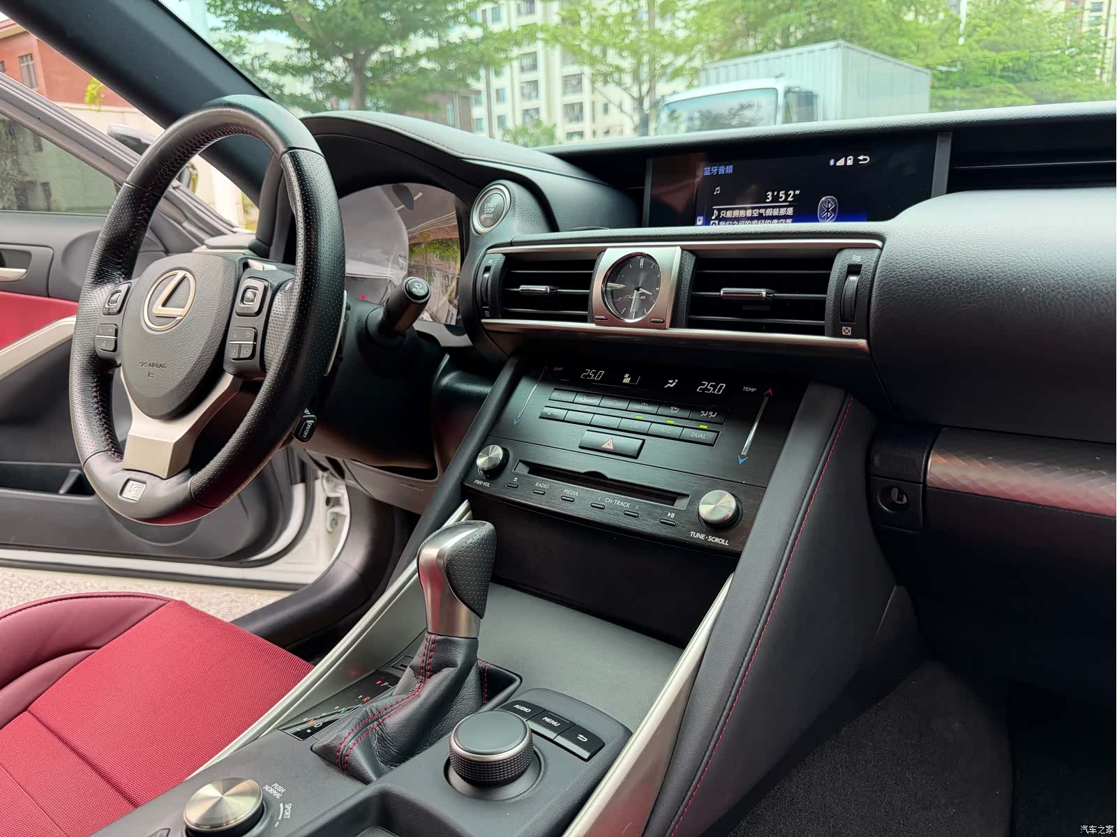 Lexus IS, 2017 7