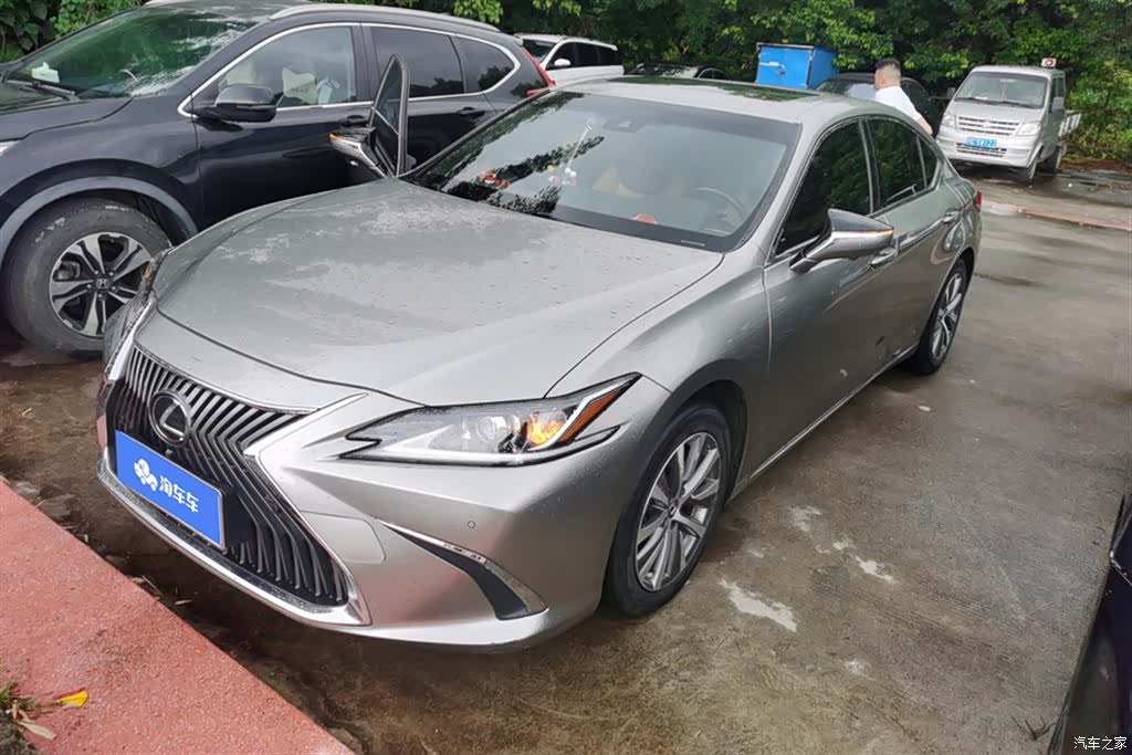 Lexus ES, 2021 1