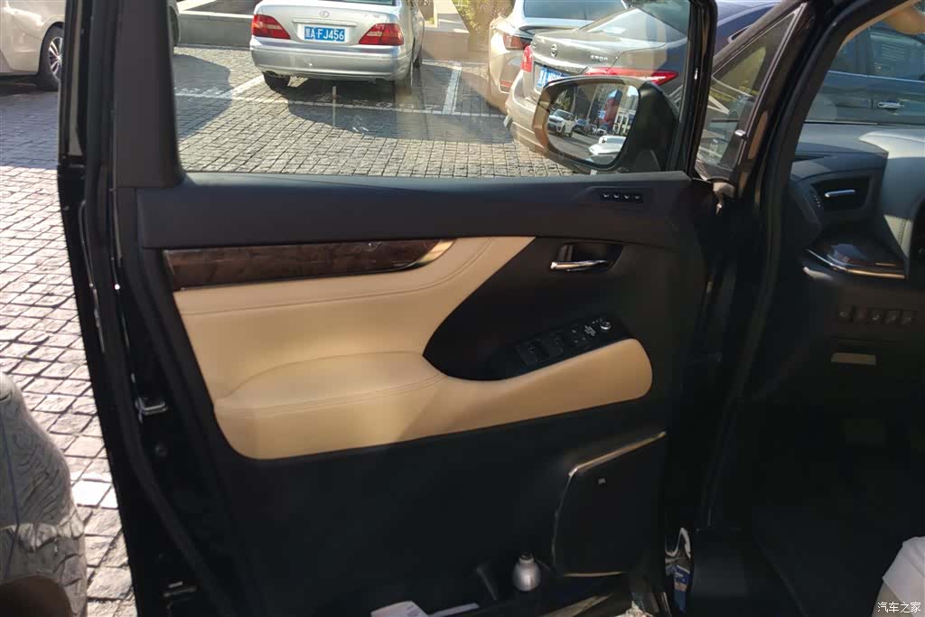 Toyota Vellfire, 2022 7