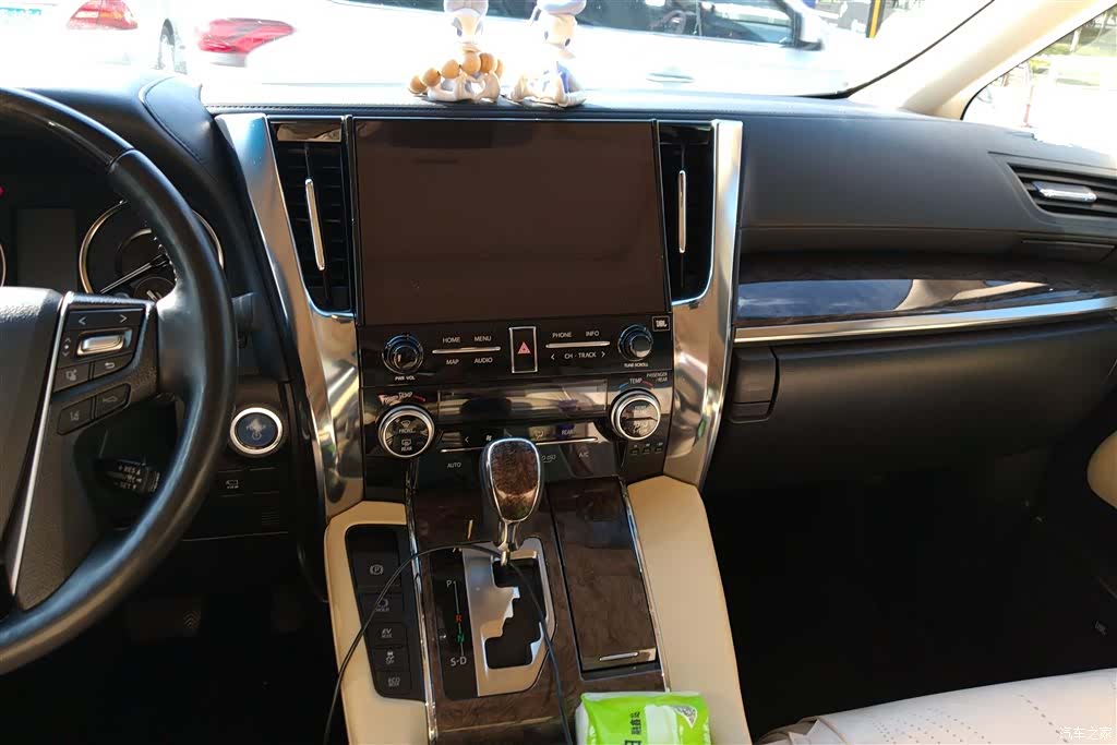 Toyota Vellfire, 2022 13