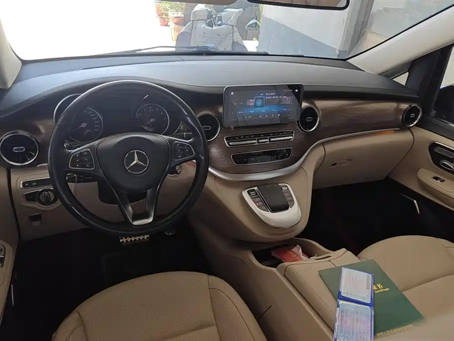 Mercedes-Benz V-class