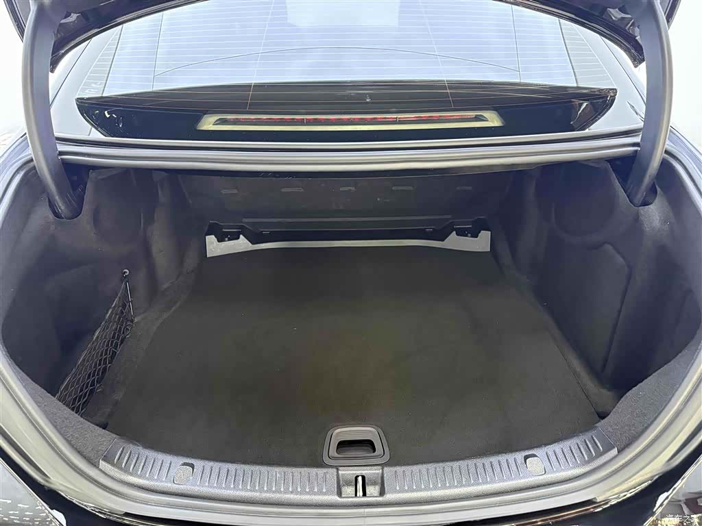 Mercedes-Benz E-Class, 2023 12