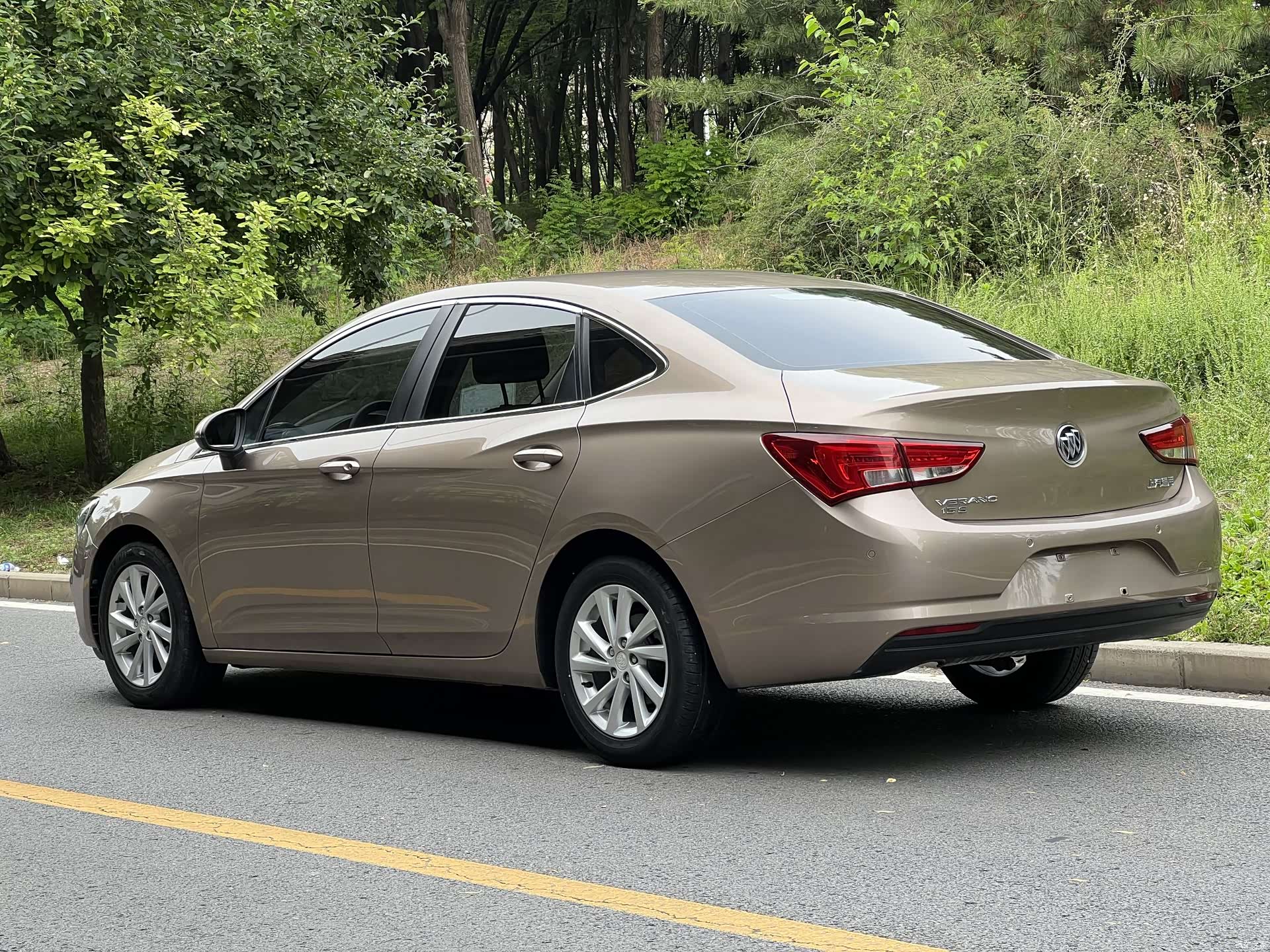 Buick Verano, 2018 9