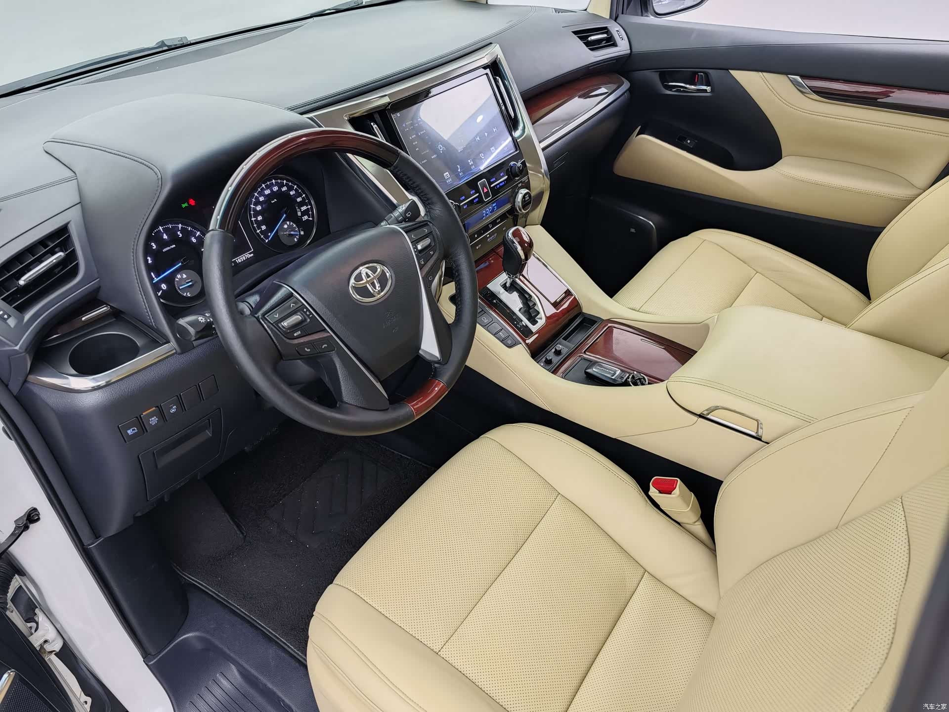 Toyota Alphard, 2015 6
