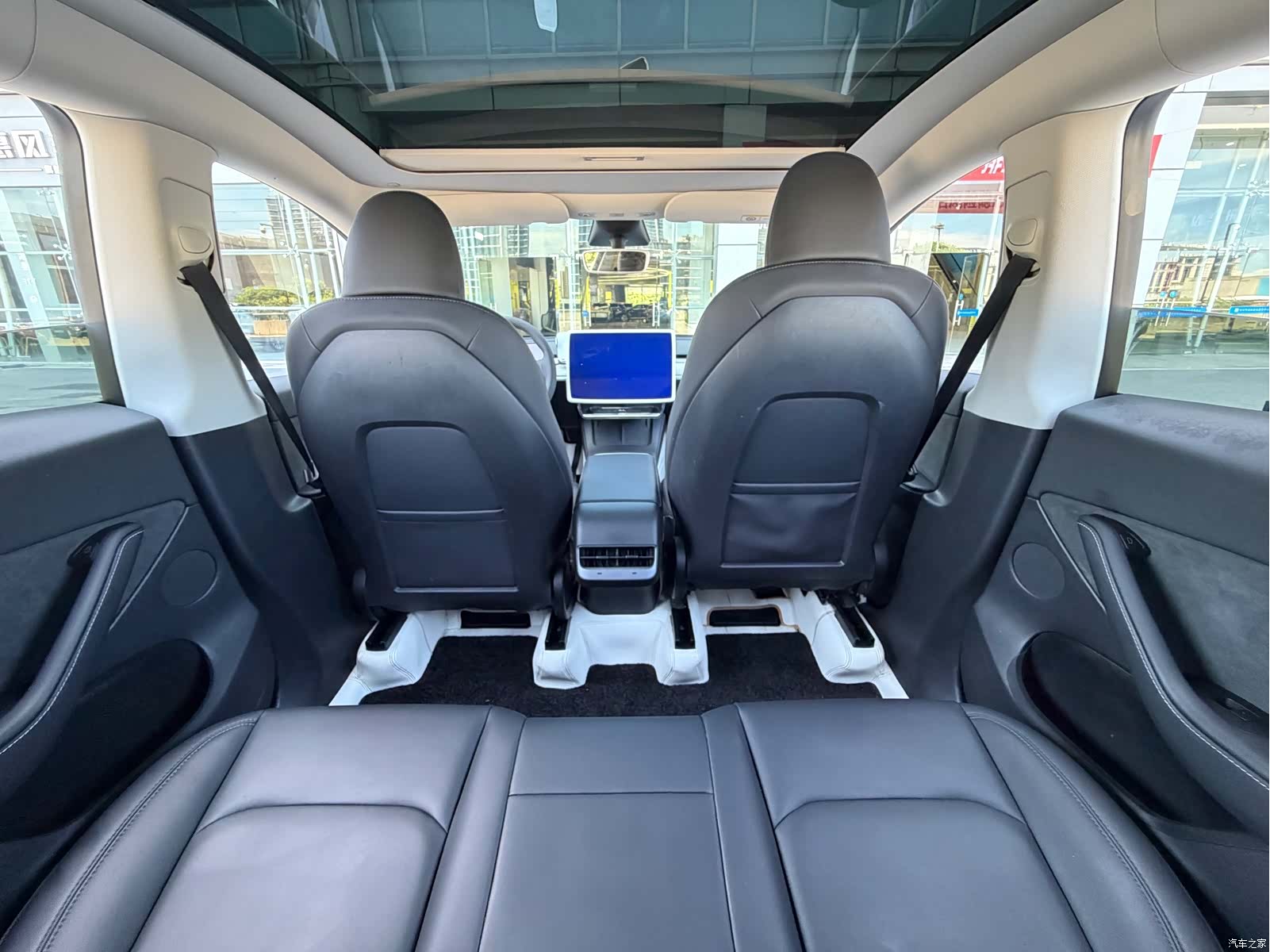 Tesla Model Y, 2023 16