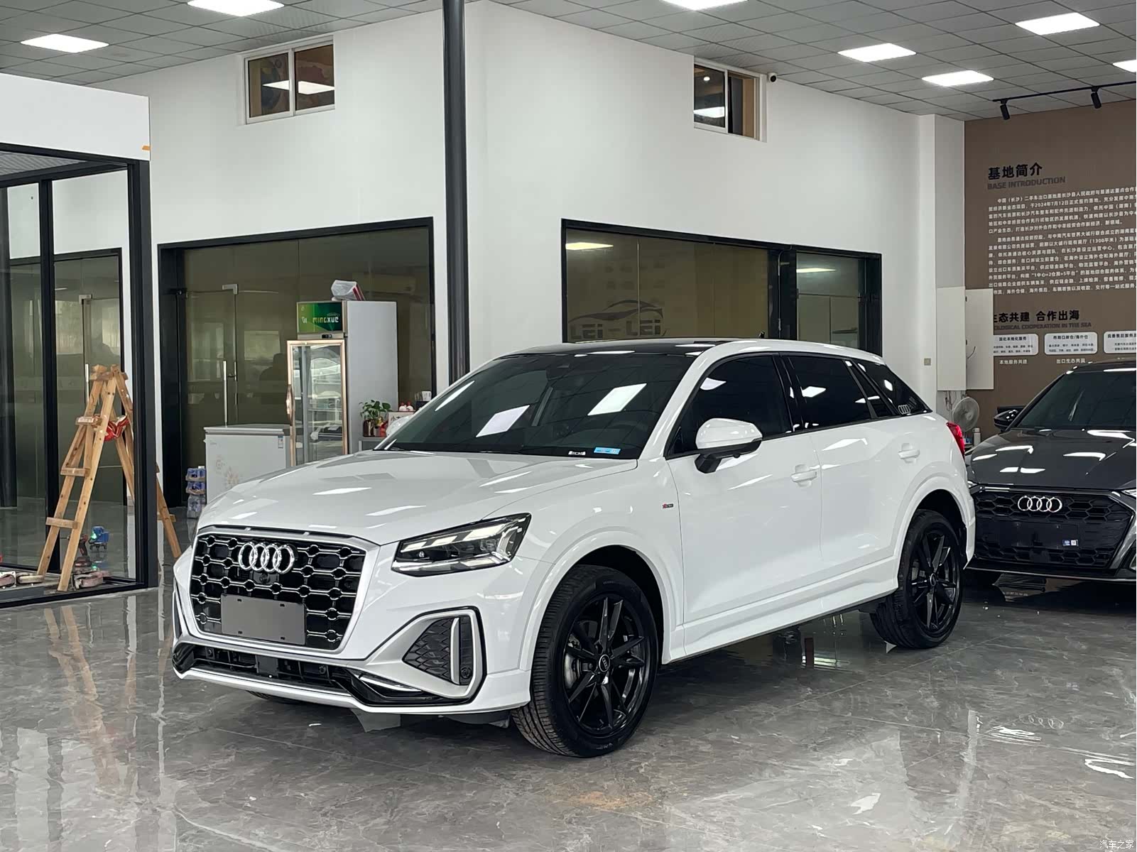 Audi Q2L, 2023 1