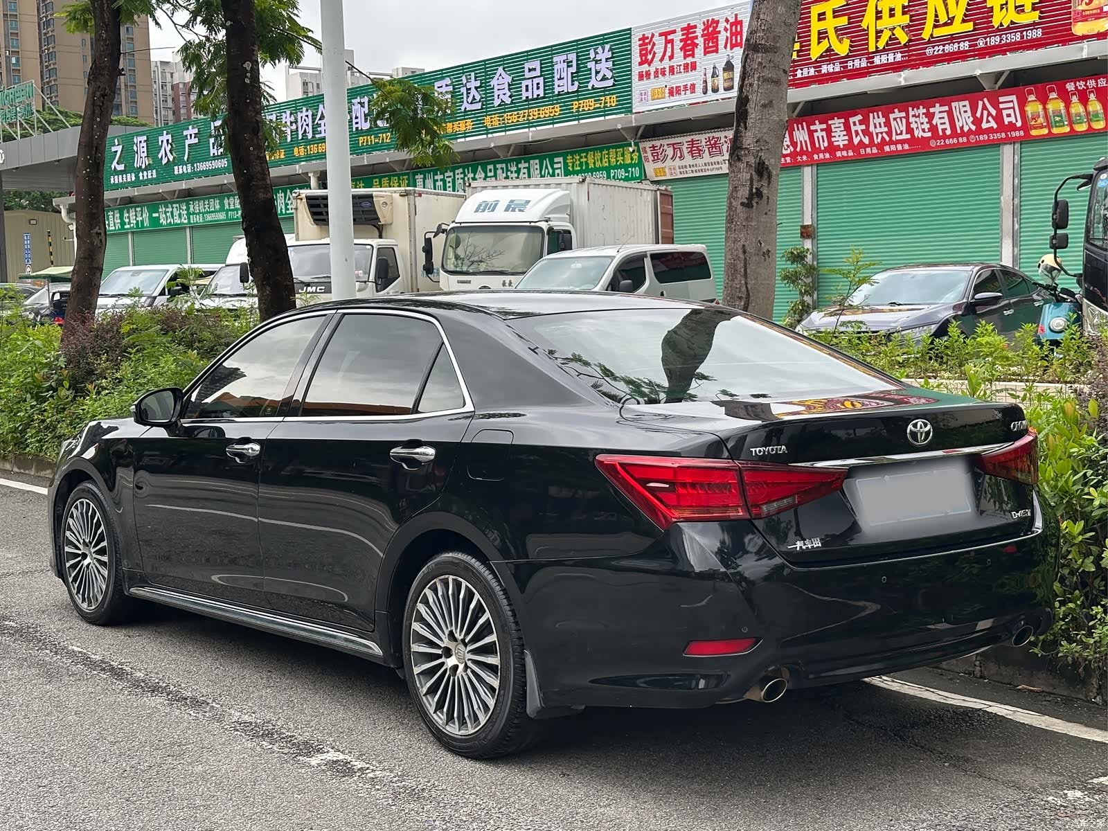 Toyota Crown, 2018 все фото