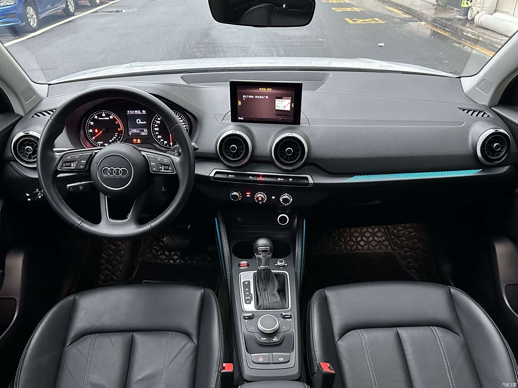Audi Q2L, 2023 9